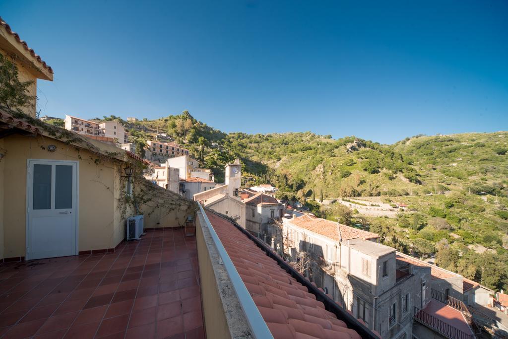 The Clock Houses Borgo Gallodoro Letojanni Exterior foto